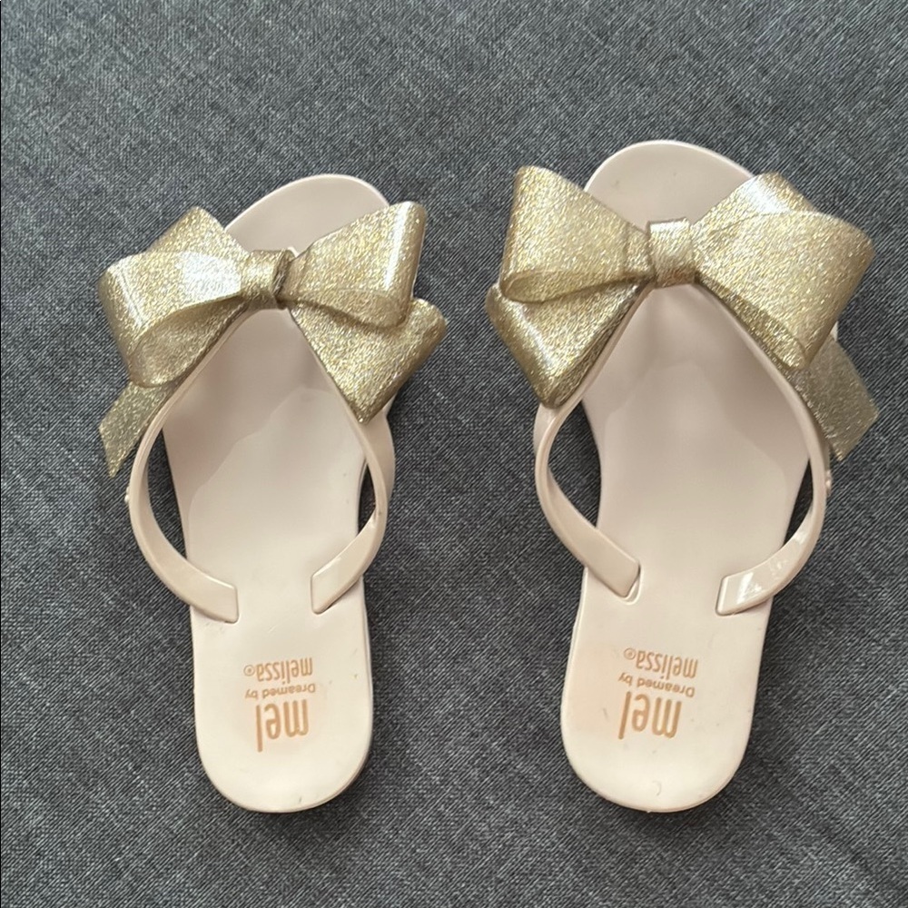 Mel Dreamed by Melissa Gold Bow and Cream Sandals Sz 11 - Picture 2 of 4